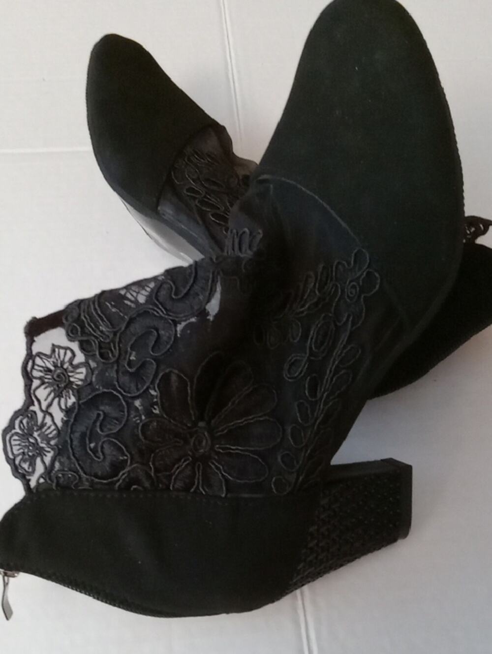 Women's Size 9/40 Black Floral Lace Ankle Heeled Boots. Classy